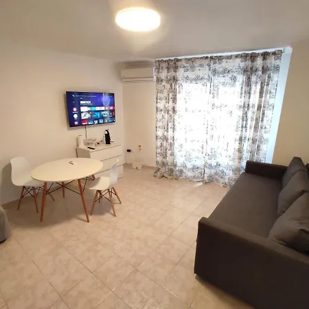 Прекрасная Студия В Двух Минутах От Пляжа Apartment *